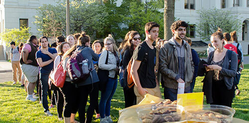 Students lining up for the Library’s study break, the Final Perk.
